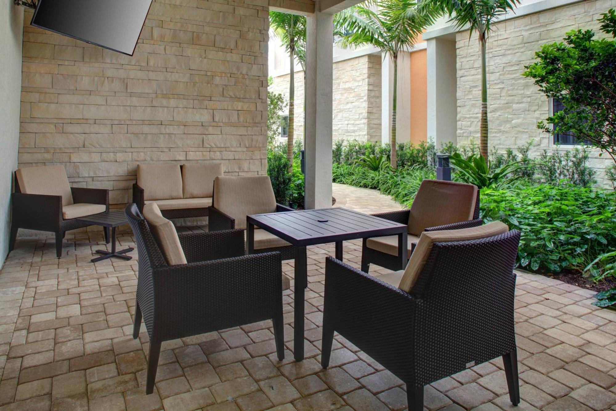 Residence Inn Fort Lauderdale Coconut Exteriör bild